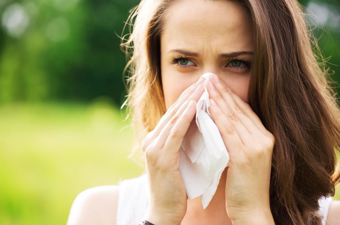 allergie femme qui se mouche